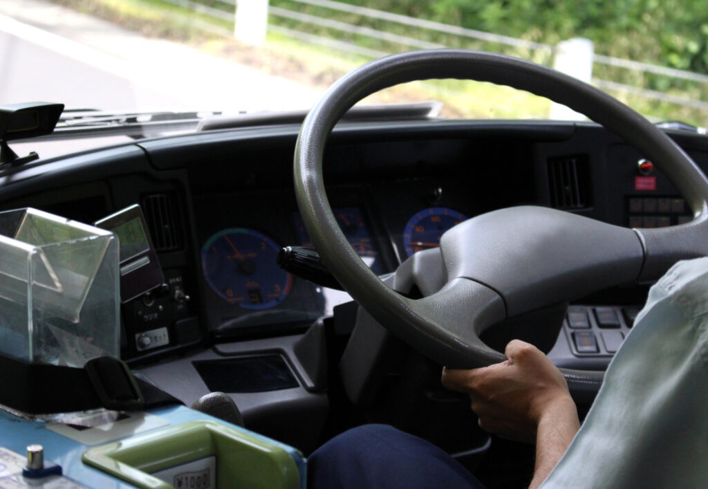 バスの運転者になりたいならマニュアル免許でとった方がベター